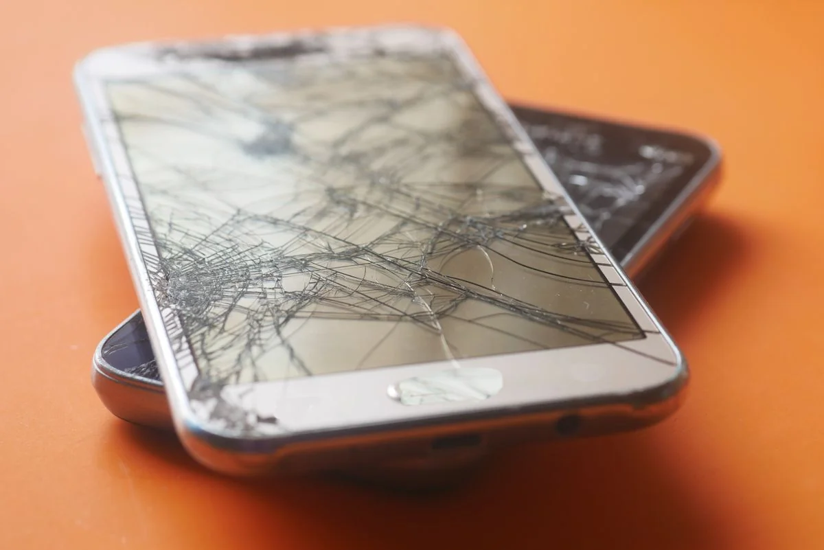 Réparation écran iPhone Marseille — Adone Services