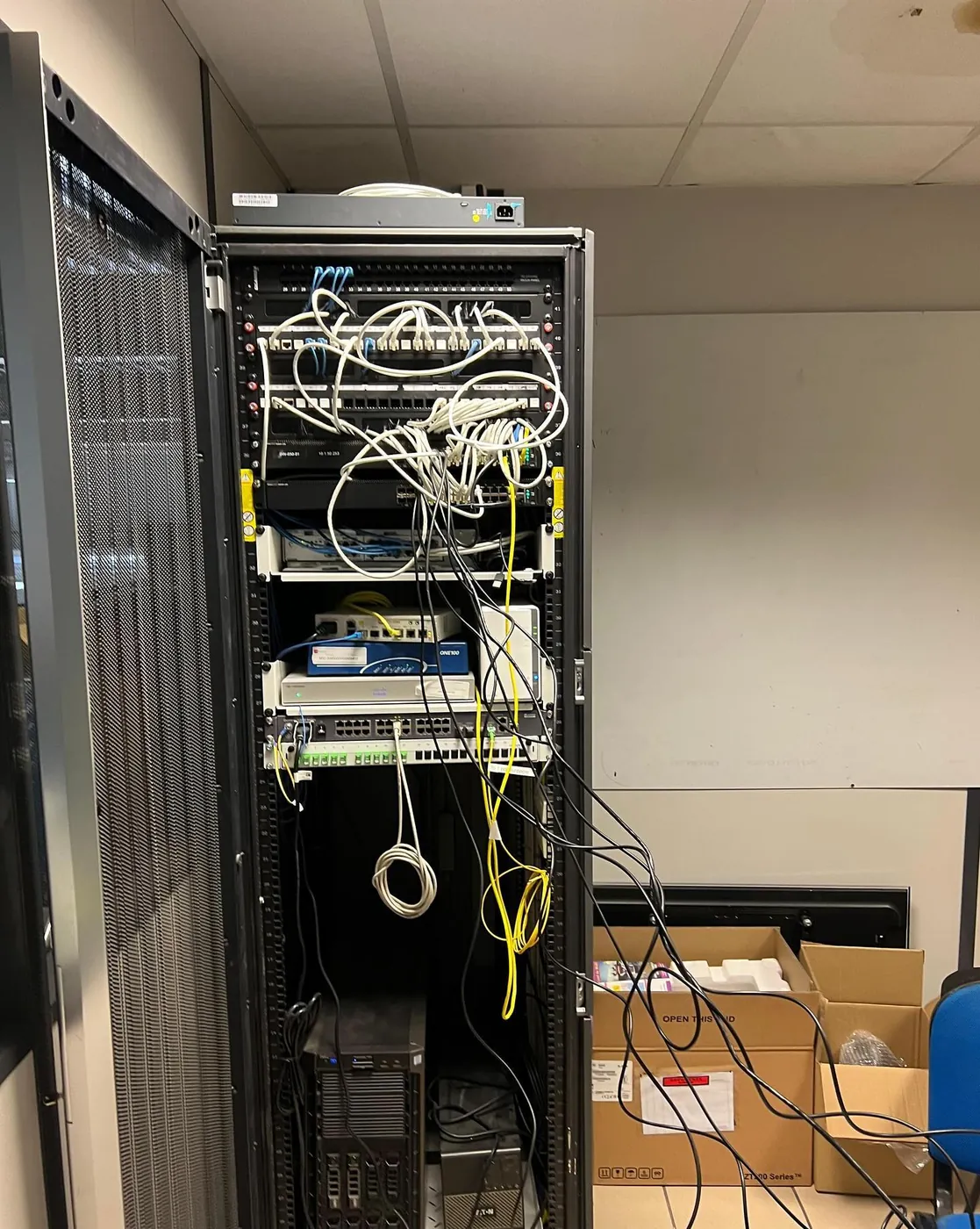 Installation réseau entreprise Marseille — Adone Services