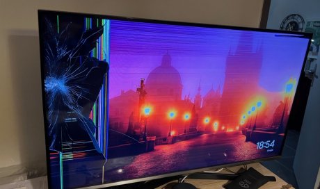 Tv écran cassé dalle fissurée à Marseille 13010 chez un particulier