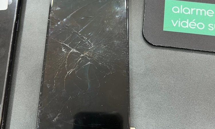 Remplacement écran téléphone One Plus 5 en magasin 13010 écran cassé